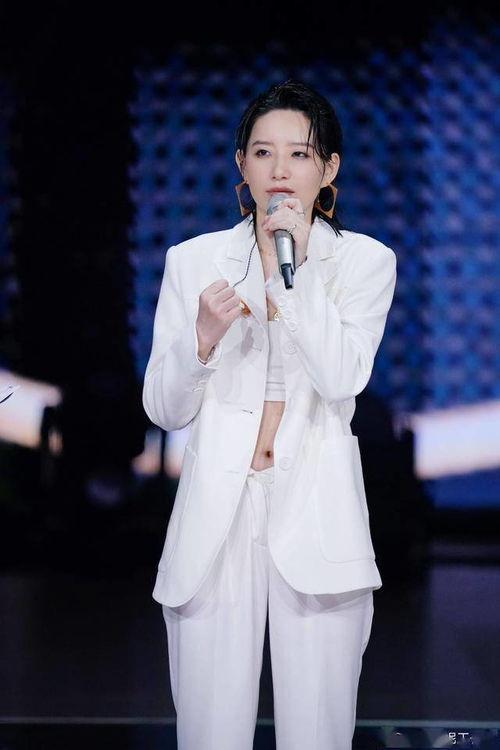 吃瓜娱乐圈李斯丹妮,娱乐圈的瓜田女王，揭秘她的星途历程